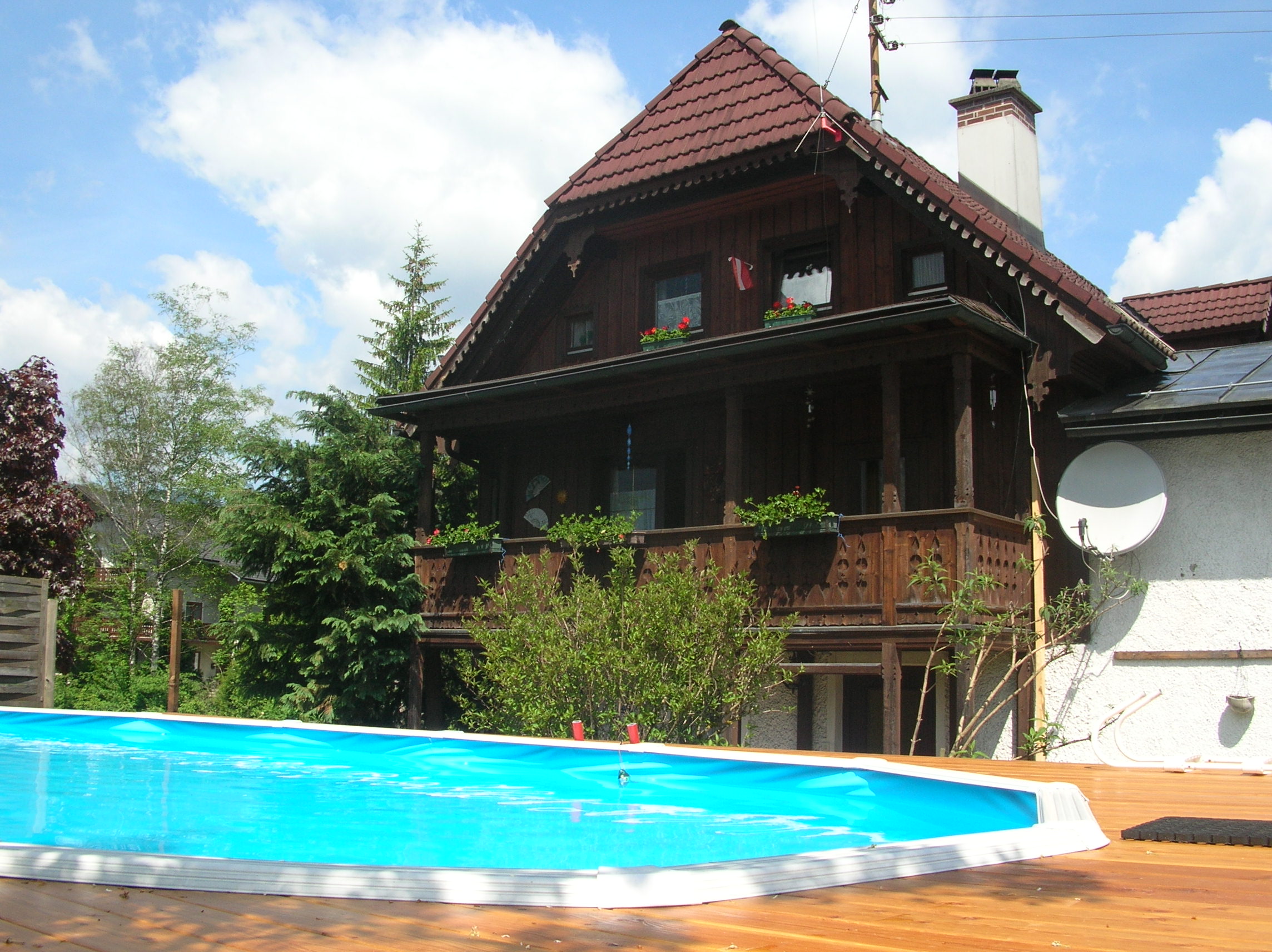Haus mit vorgelagertem Pool zum relaxen